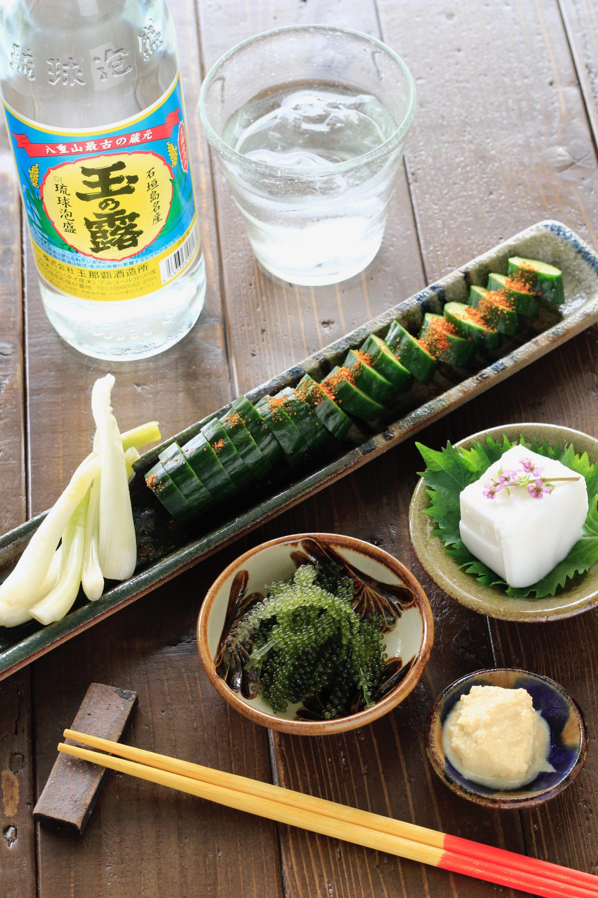 やちむん器を集めて泡盛晩酌写真①