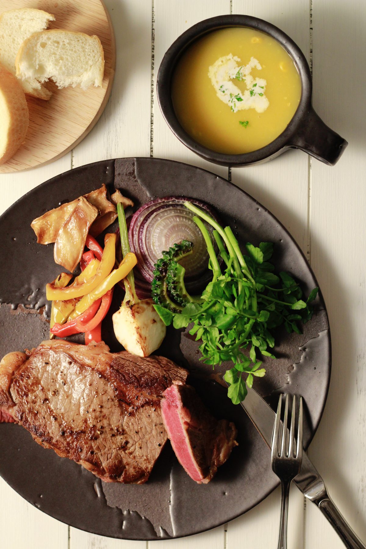 沖縄やちむん大嶺工房黒プレートとカップ写真①