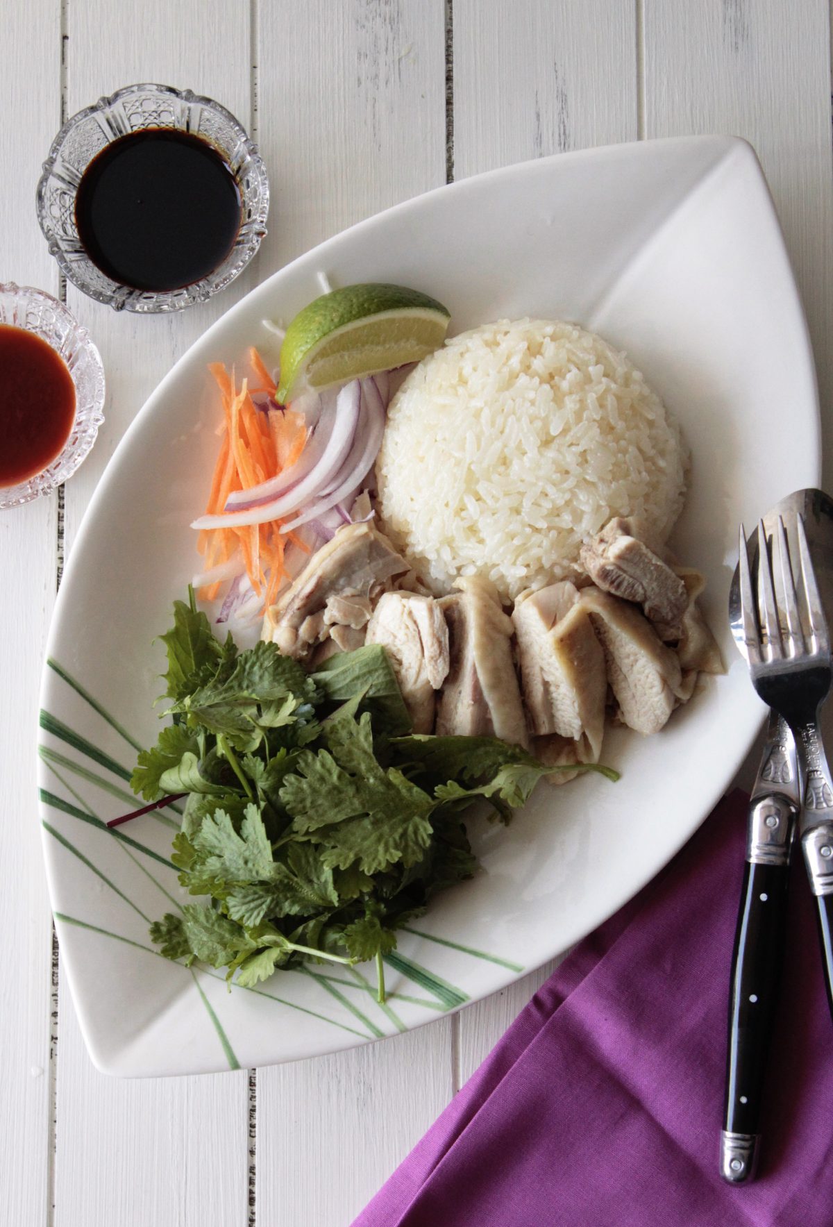 カルディ海南鶏飯を盛り付け