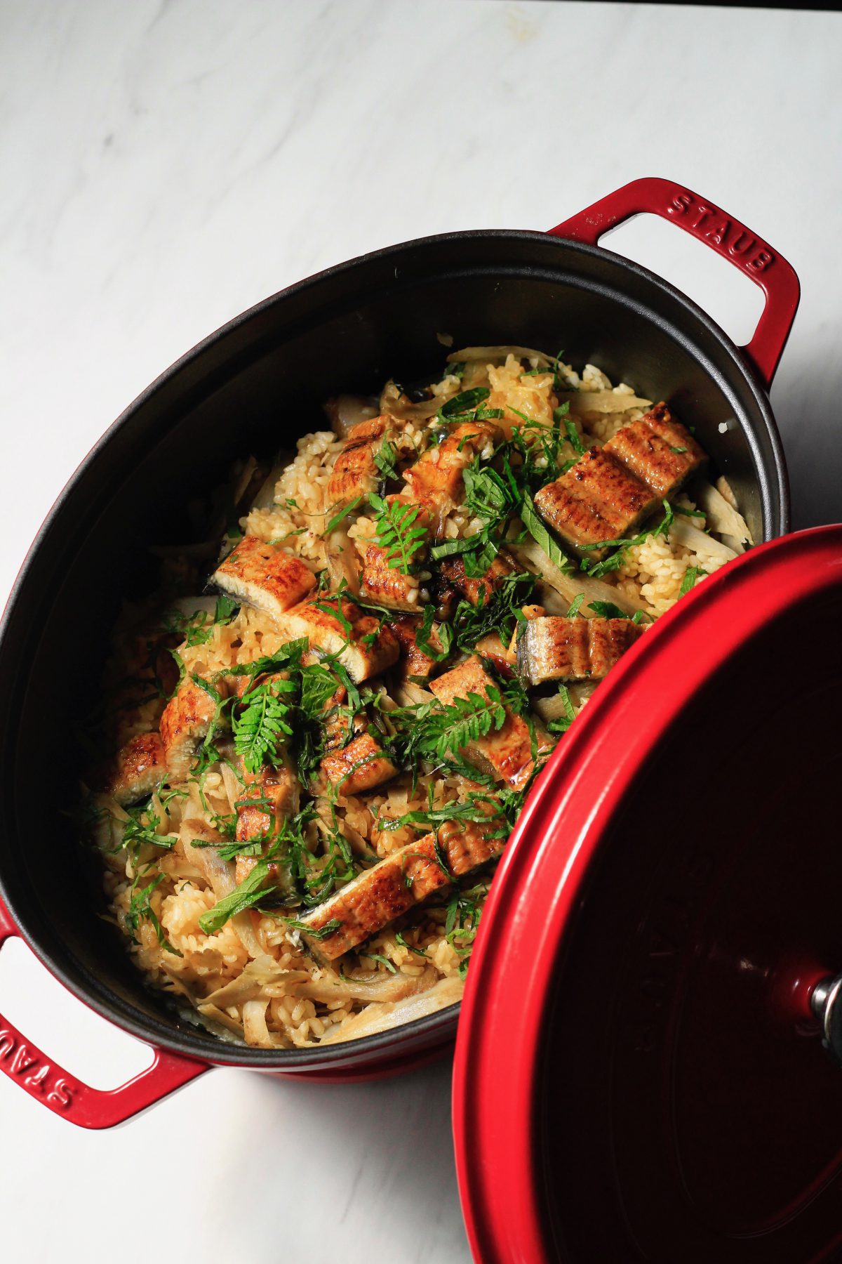 ストウブで鰻ごぼう炊き込みご飯①