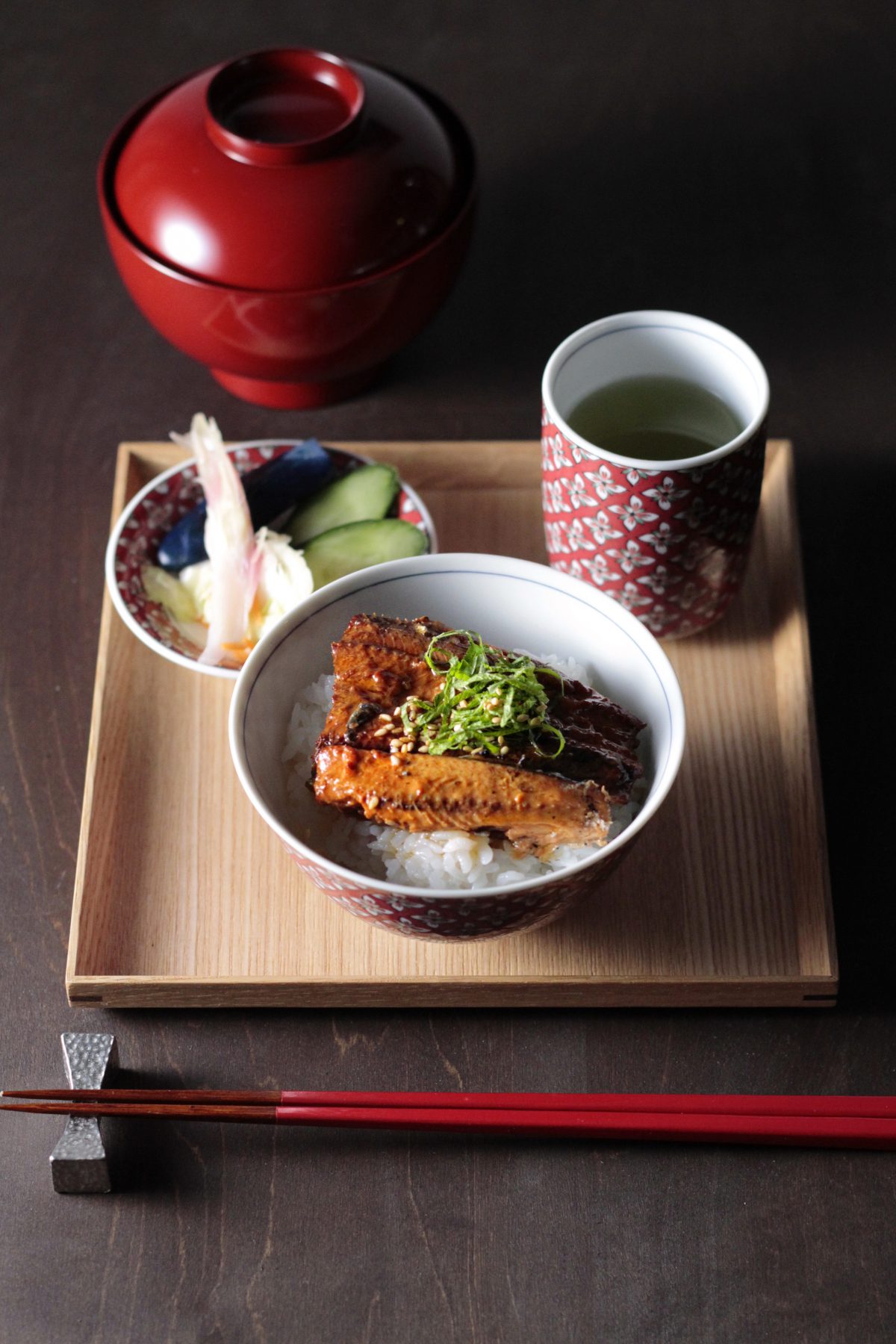 さんまの蒲焼定食赤い柄の器⑦