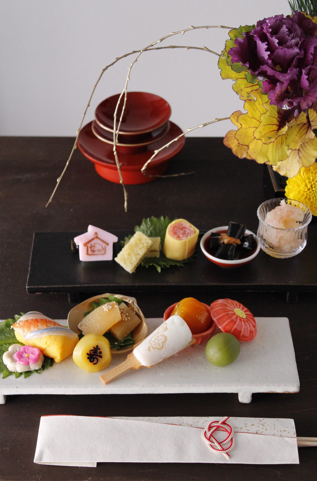 三友居さんのお節を盛り付け